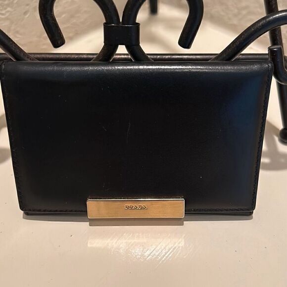 Prada Fold Over Cardholder Black Smooth Leather Gold Logo Classic Minimalist - Picture 1 of 10